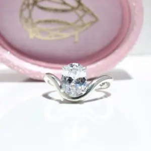 Envelop Solitaire Ring, Oval