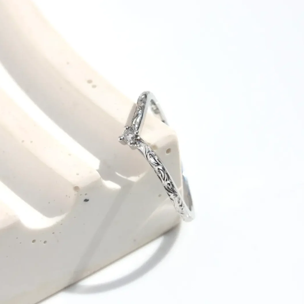 The One Diamond engraved Ring, engraved ring, antique ring, eternity ring, wedding ring, white gold ring, chevron ring, fitted ring, danielle camera jewellery