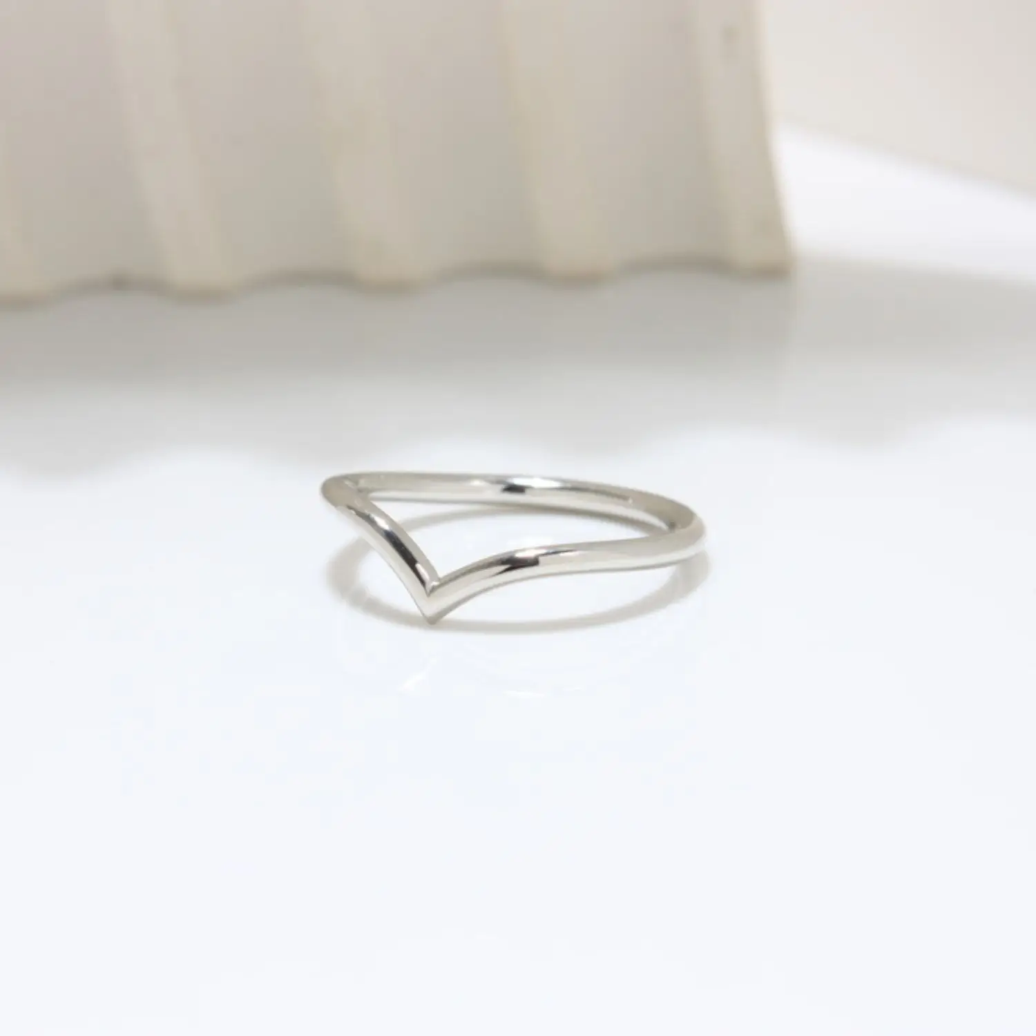 9k white gold Wishbone ring